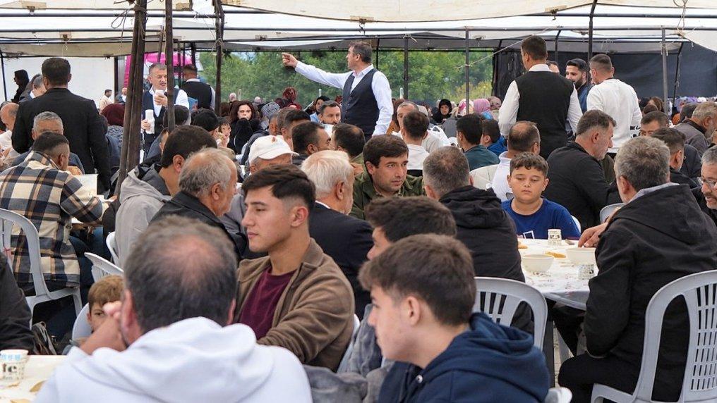 BOLU’DA ÇORUMLULARIN BÜYÜK BULUŞMASI: 10 BİN KİŞİYE 41 KAZAN İSKİLİP DOLMASI İKRAM EDİLDİ